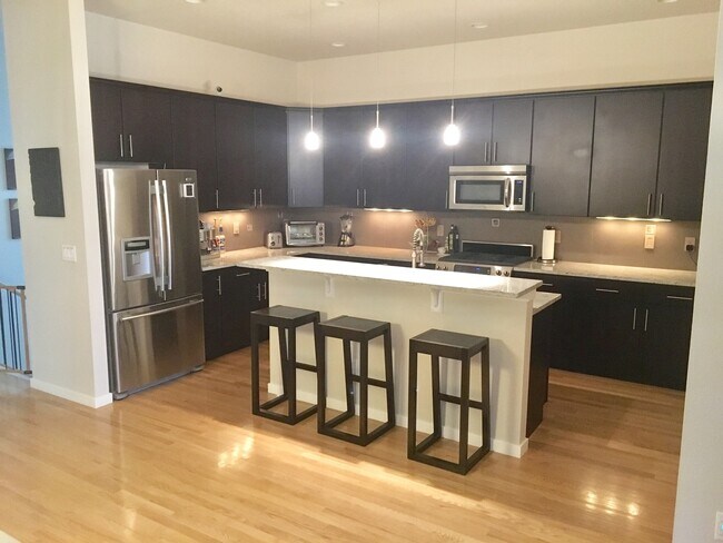 Foto del edificio - Lovely and Light Open Concept Louisville H...