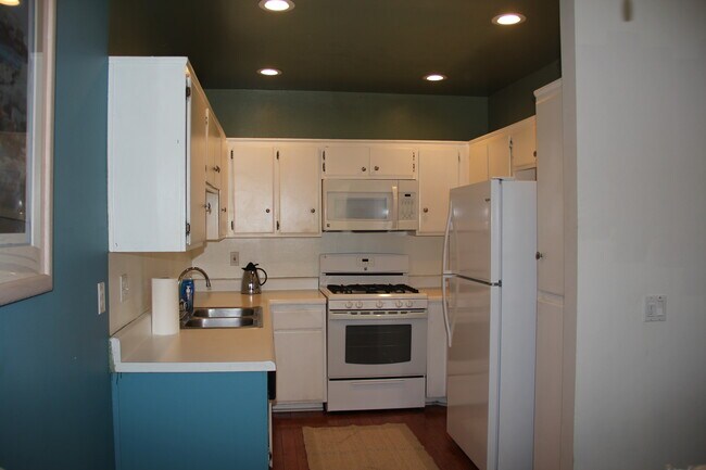Building Photo - 11150 Glenoaks Blvd