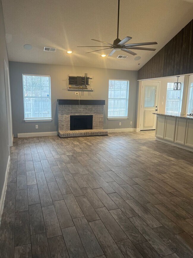 Foto del edificio - Beautifully Renovated Crafftsman Ranch Home