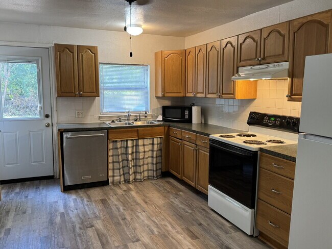 Foto del edificio - Charming 3 Bed, 1 Bath Home