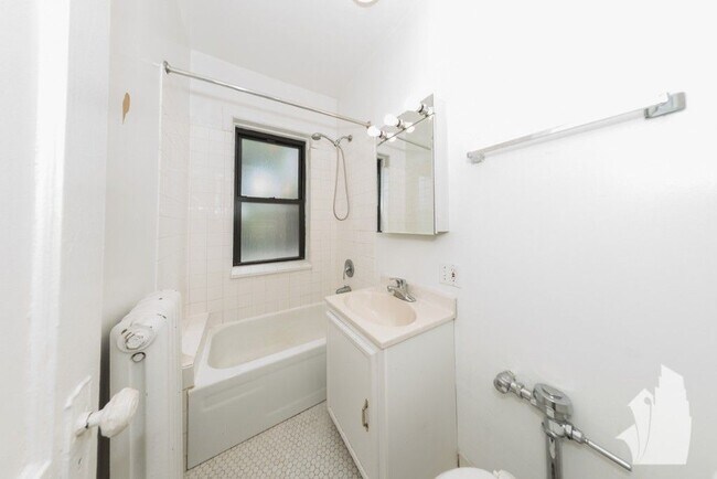 Foto del edificio - 2237 N Bissell St