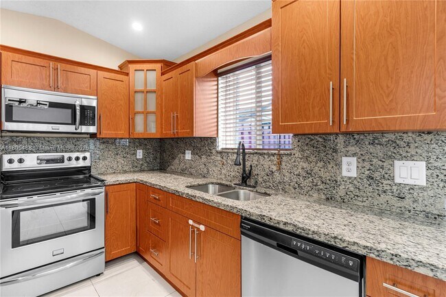 Foto del edificio - 8433 NW 189th St
