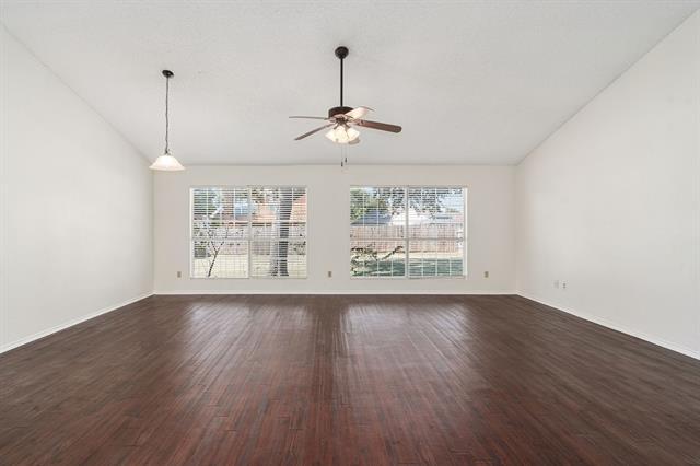 Foto del edificio - 7021 Spring Creek Trail
