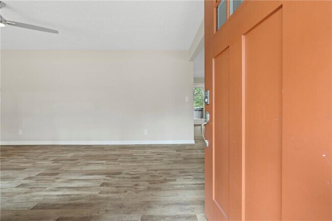 Foto del edificio - 33 Smyrna Powder Springs Rd SE