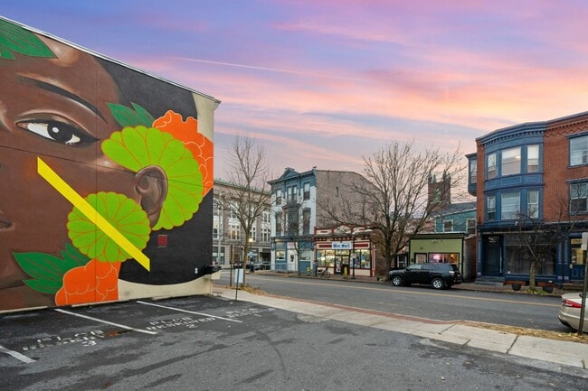 Building Photo - 1006 N 3rd St