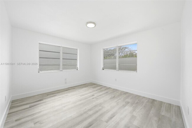 Foto del edificio - 1781 SW 13th St