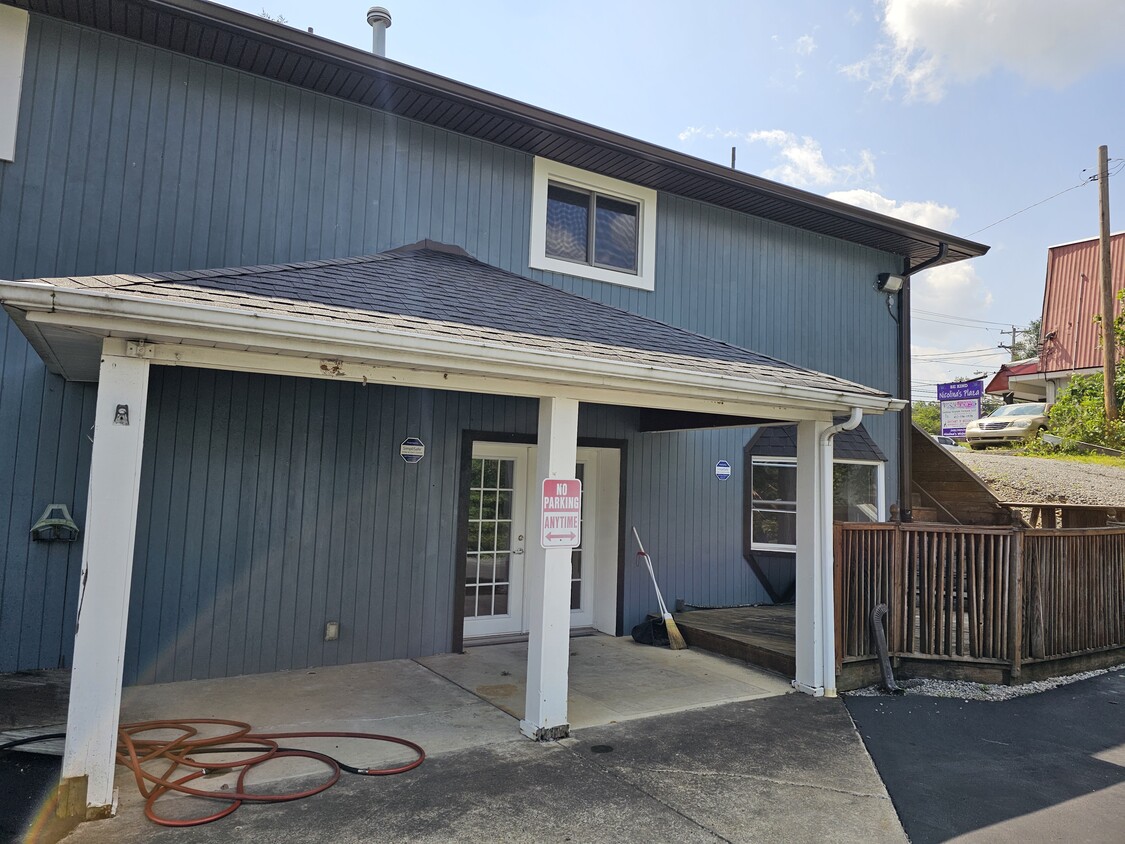 3132 Brodhead Rd Unit B, Aliquippa, PA 15001 Apartments in Aliquippa