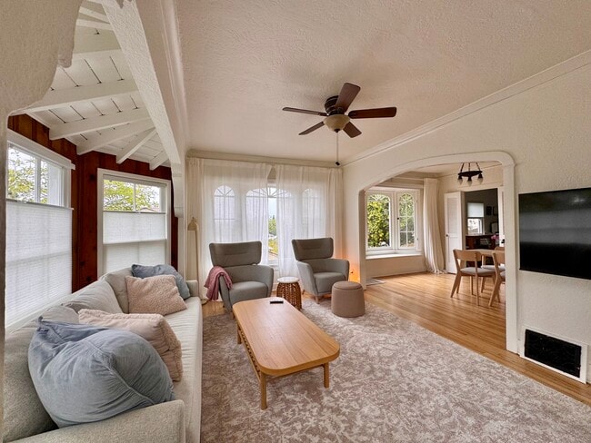 Living Room - 1405 Macbeth St