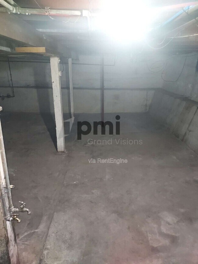 Foto del edificio - 1824 E Clay St