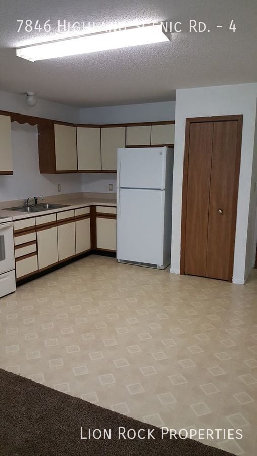 Foto del edificio - 7846 Highland Scenic Dr