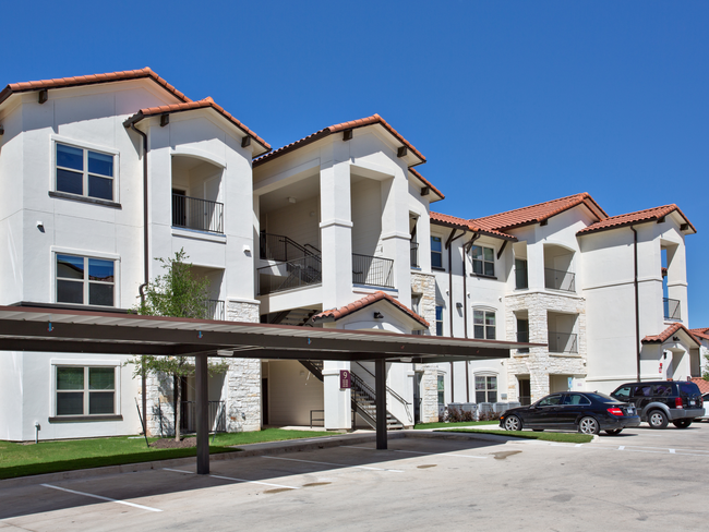 Carports - Southpark Crossing Apartments