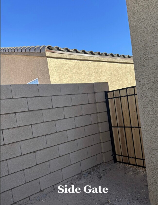 Building Photo - 1211 Riverwalk Dr