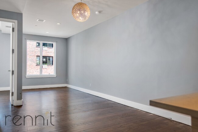Building Photo - 581 Van Buren St
