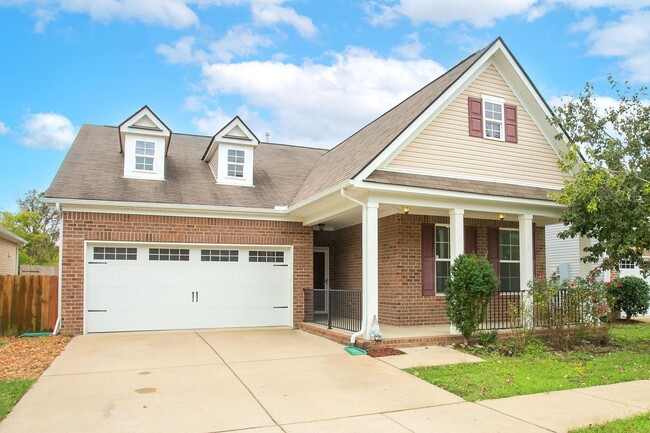 Building Photo - Beautiful Home in Hermitage!