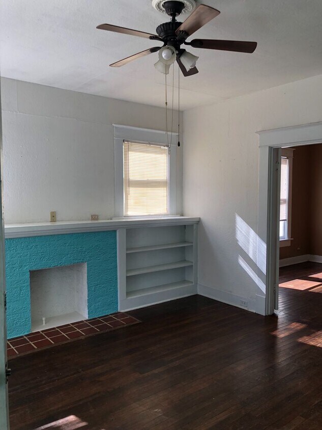 Building Photo - Duplex Bungalow in the heart of Broadmoor