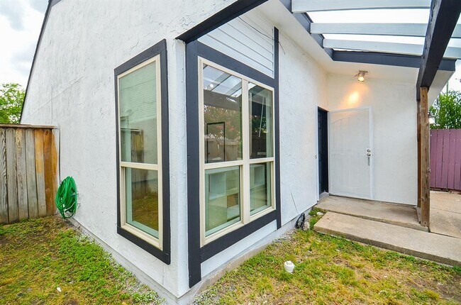 Building Photo - 7712 Shadow Hill Ln