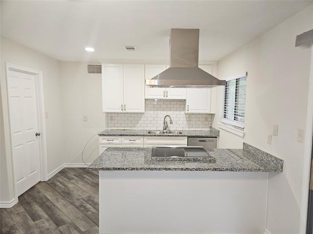 Foto del edificio - 6908 Sunflower Cir N