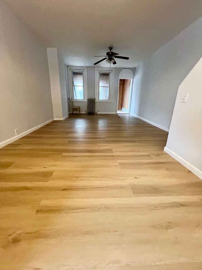 Building Photo - Gorgeous 3-Bedroom Townhome in Northeast P...