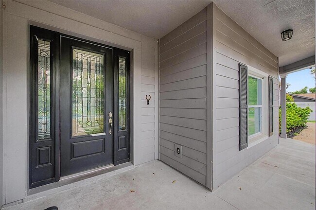 Building Photo - 606 Royal Crest Dr