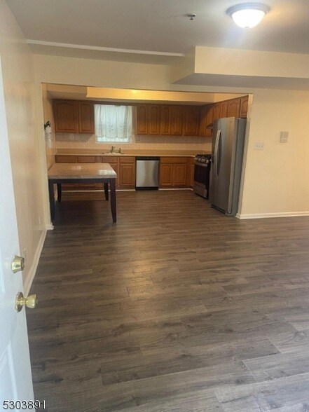 Primary Photo - 245-247 Hawthorne Avenue Unit