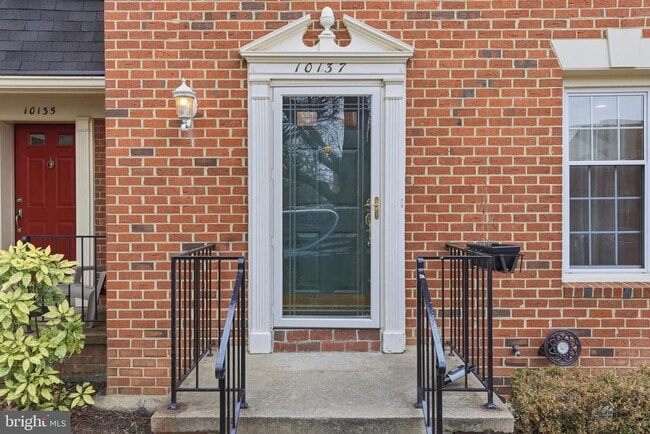 Building Photo - 10137 Village Knolls Ct