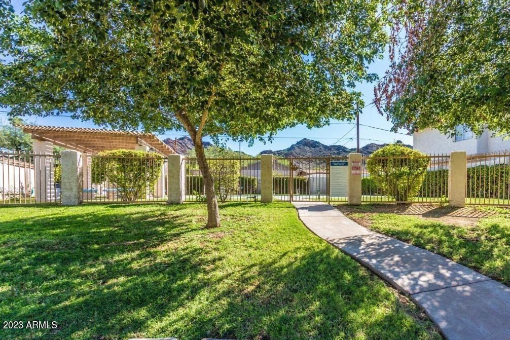 Primary Photo - 8805 N 12th Pl