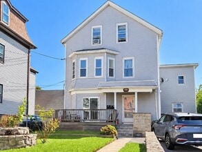 Building Photo - 456 Coggeshall St