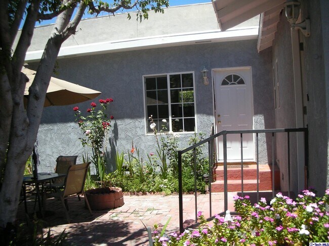 Foto del edificio - 6017 Whitsett Ave