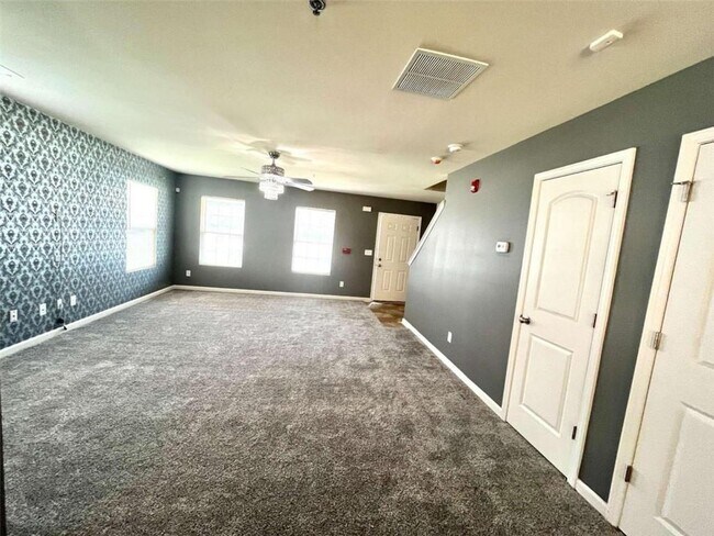 Foto del edificio - 6253 Ellenwood Dr