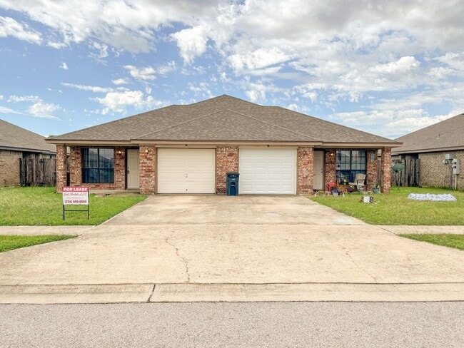 Building Photo - 1212 Nicholas Cir