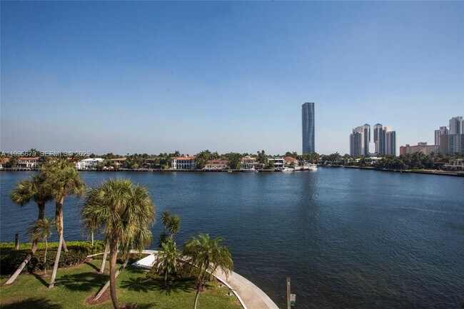 Foto del edificio - 19707 Turnberry Way