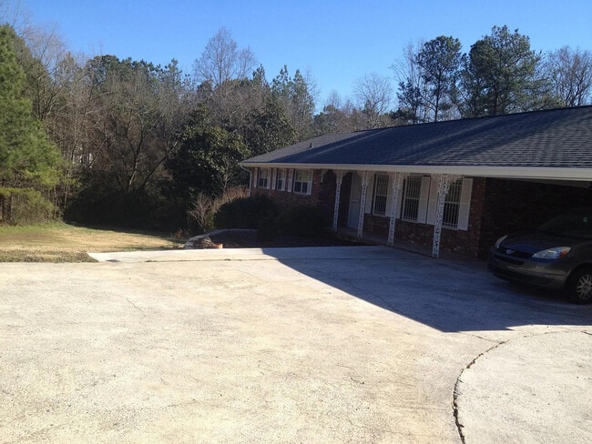 Foto del edificio - Room in House on Pleasant Hill Rd