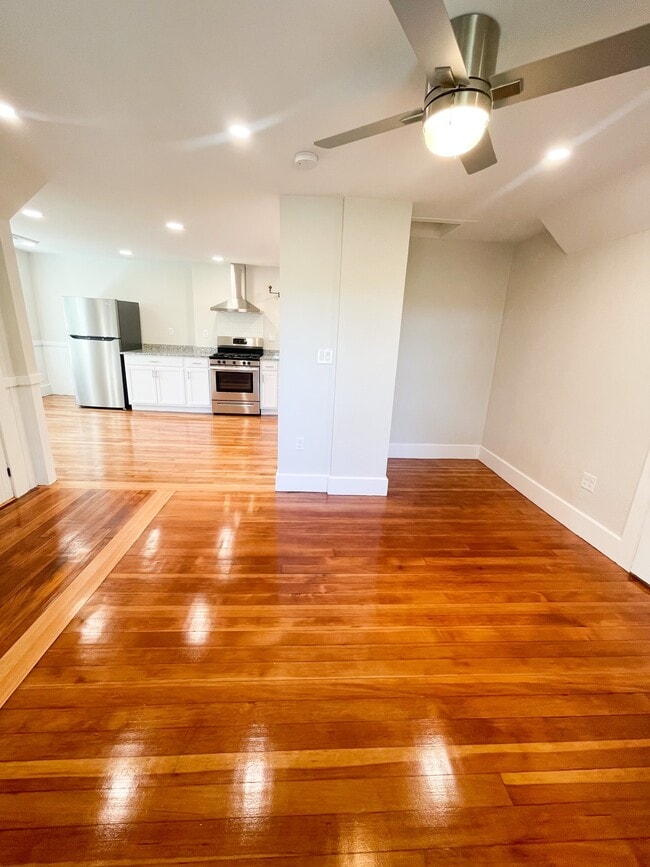 Building Photo - 14 Schley St