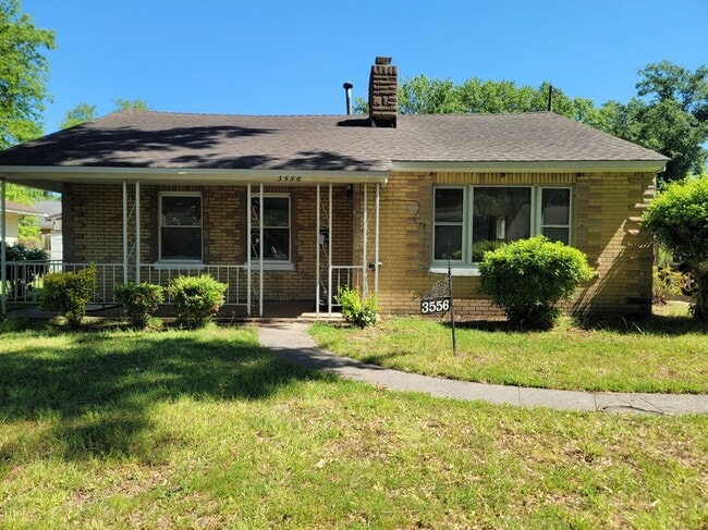 Building Photo - 3556 Riverside Dr