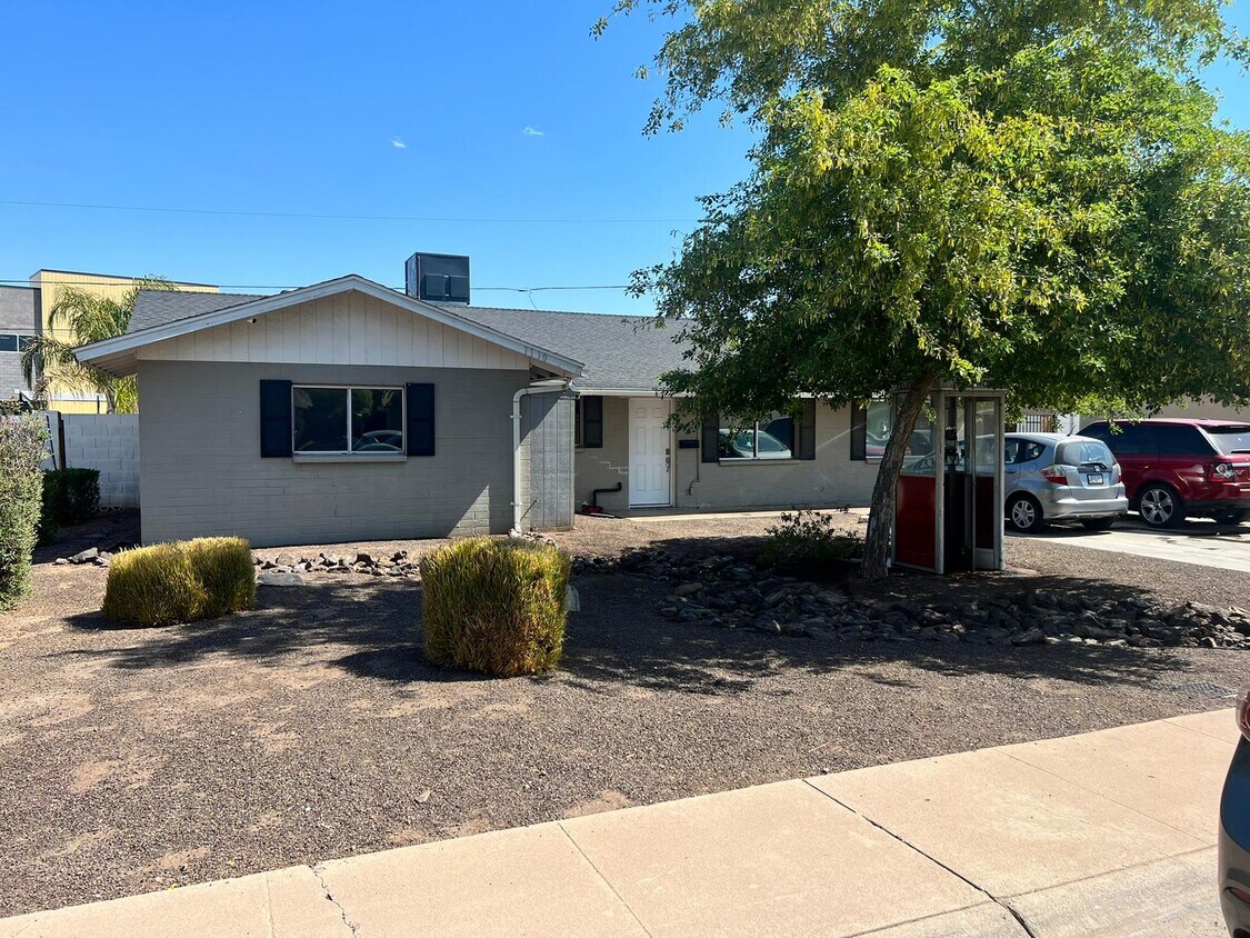 Primary Photo - 1100 W 12th St