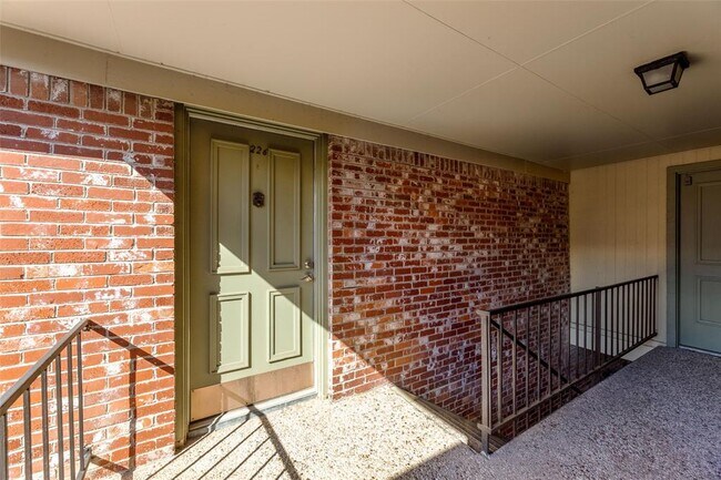 Foto del edificio - 7920 Rockwood Ln