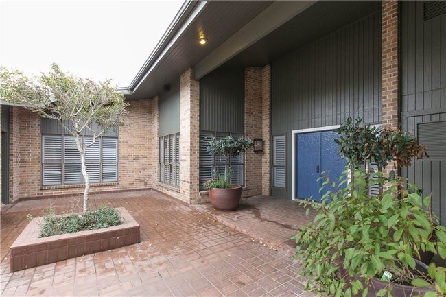 Building Photo - 5305 St Andrews Dr