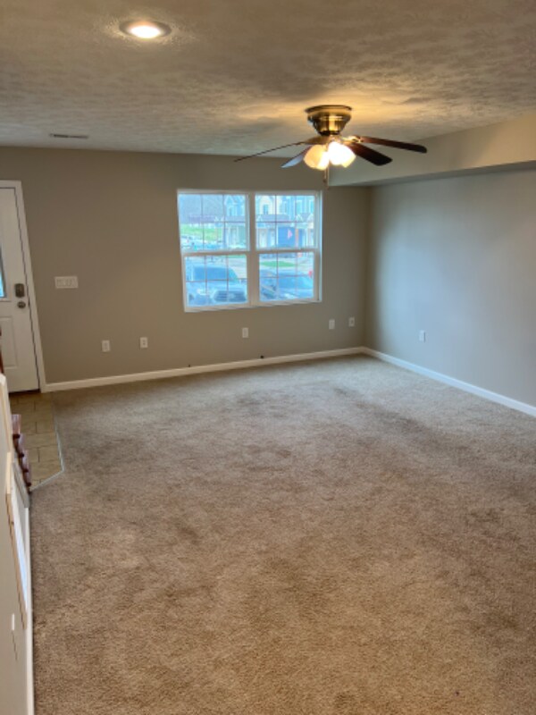 Building Photo - 10 Sugar Maple Ln