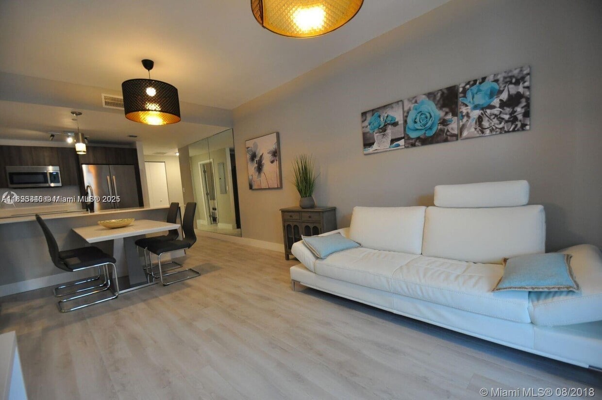 Foto principal - 488 NE 18th St