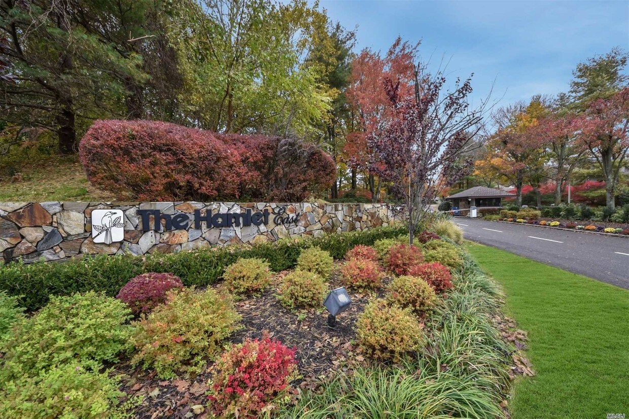 71 Foxwood Dr, Jericho, NY 11753 Condo for Rent in Jericho, NY