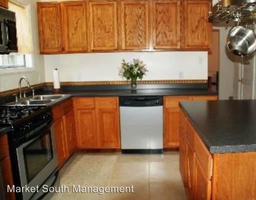 Building Photo - 11007 Largo Dr