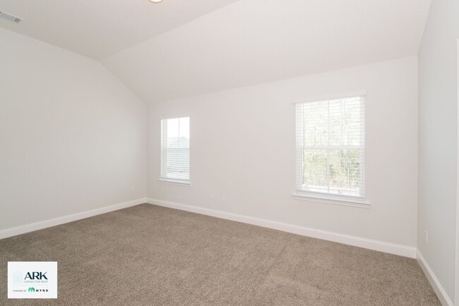 Building Photo - 135 Sugarberry Ln