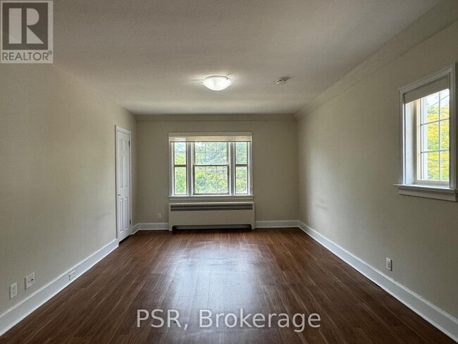 Photo du bâtiment - 1353 Bayview Ave