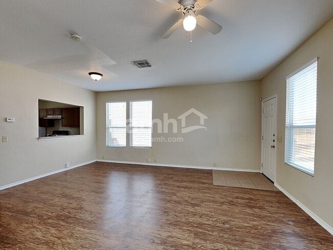 Foto del edificio - 6013 Midcrown Dr