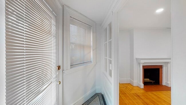 Building Photo - 205 Beacon St