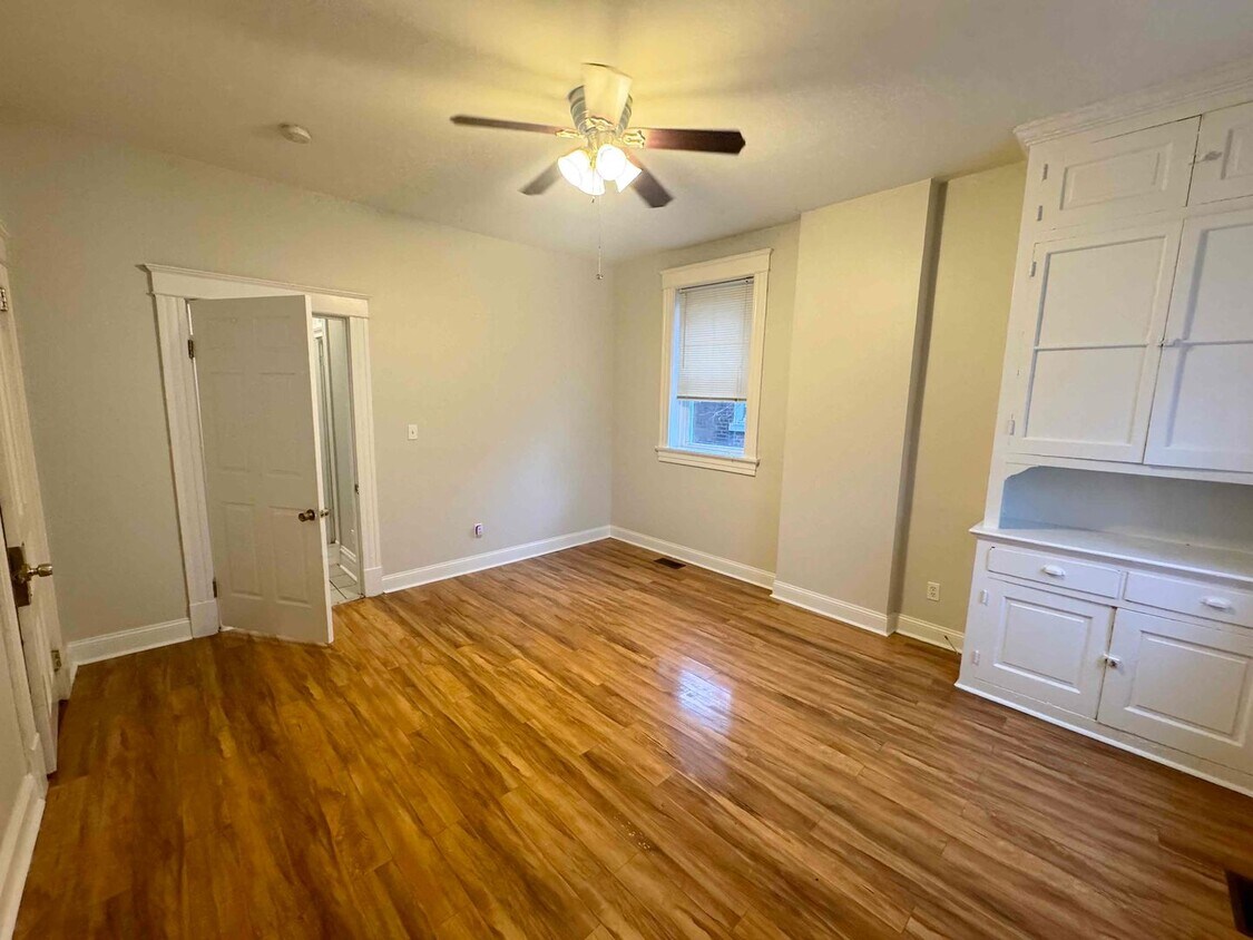 Foto principal - 3539 Giles Ave