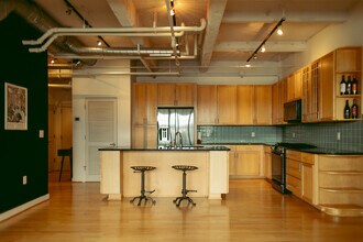 Building Photo - 234 Holliday St