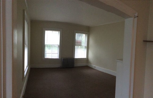 Building Photo - 16 Elm St