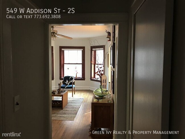 Foto del edificio - 549 W Addison St