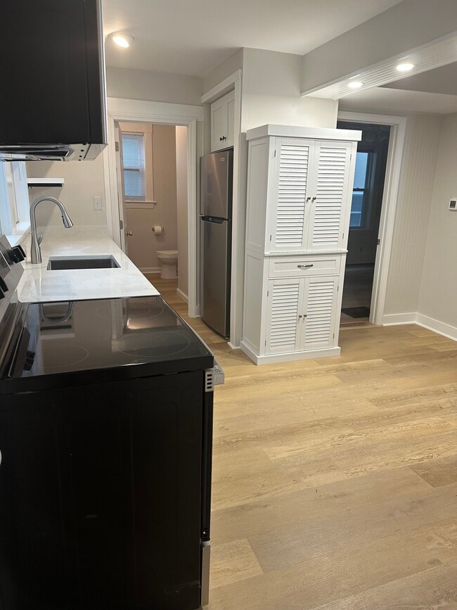 Eat in Kitchen - 145 Stark St